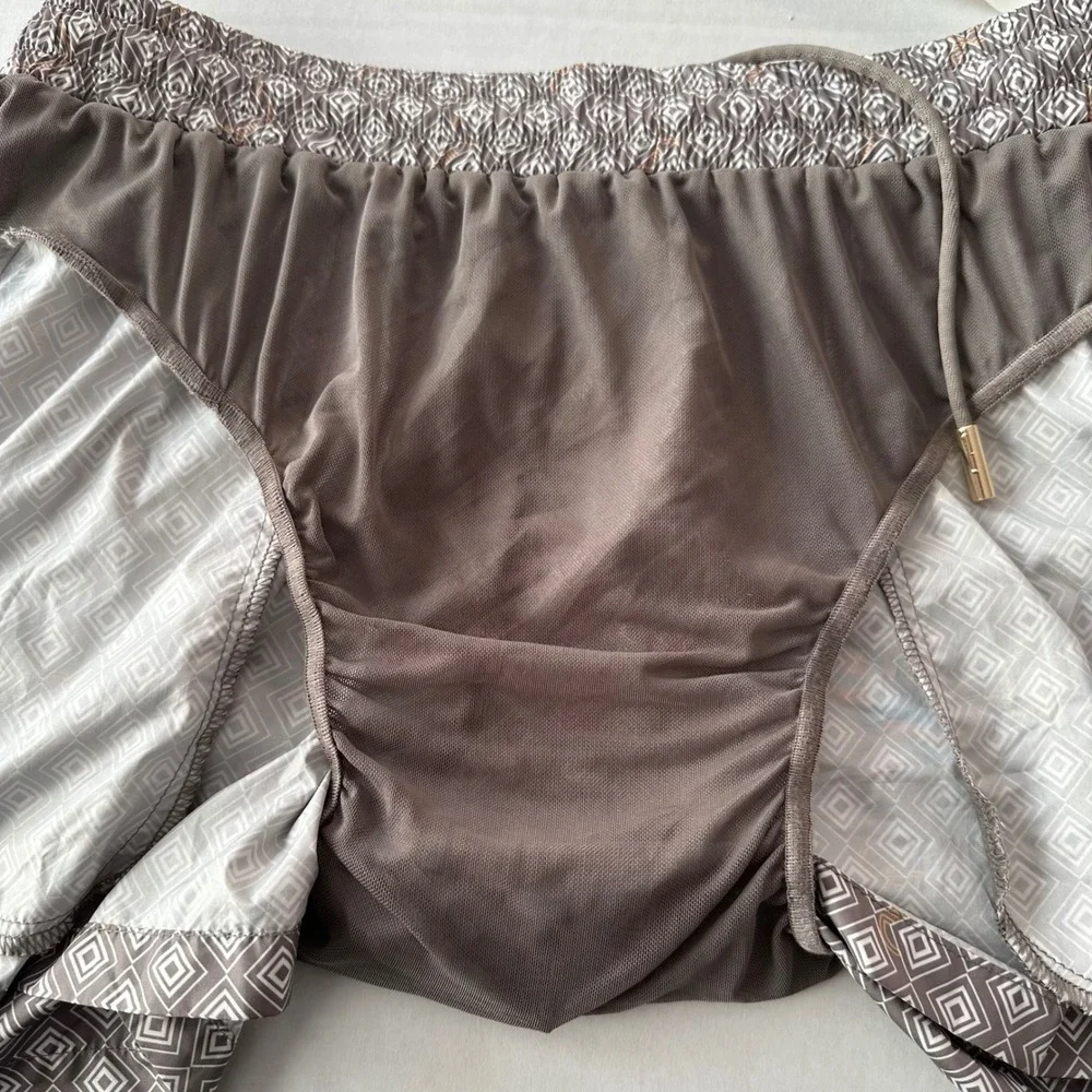 Sink Swimwear Mens Geometric Diamond Print Luxury Resort Swim Trunks Taupe M